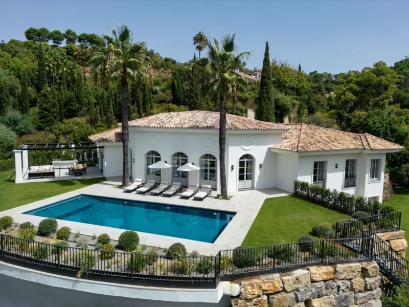 5 Bedroom Private Villa with Terrace for Sale in La Zagaleta, Benahavís