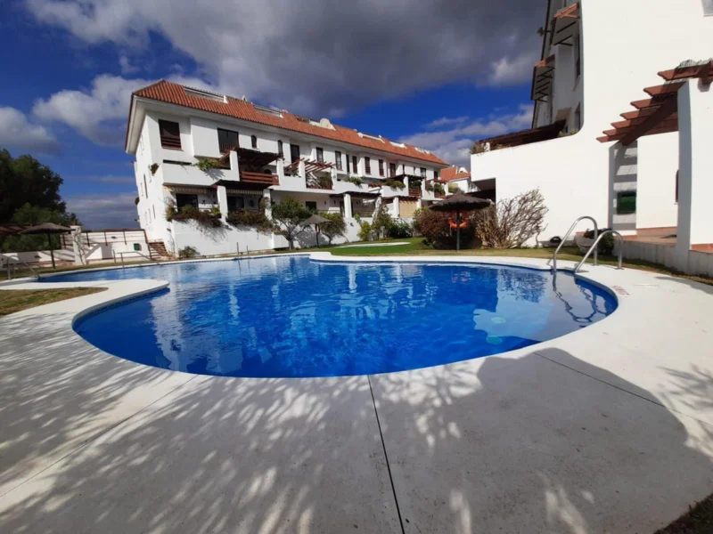 3 Bedroom Apartment with Terrace for Sale in Milla de Oro, Marbella