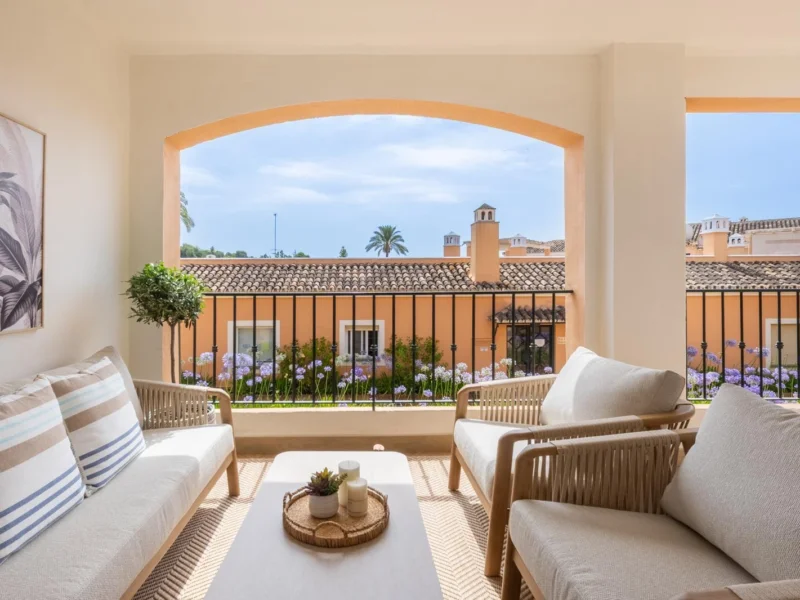 3 Bedroom Apartment with Terrace for Sale in Nueva Andalucía, Marbella