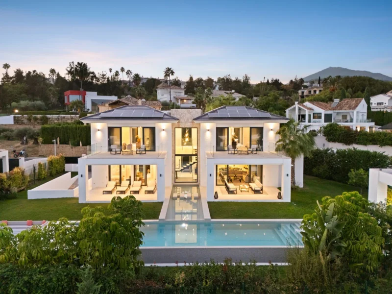 6 Bedroom Private Villa with Terrace for Sale in Benahavís