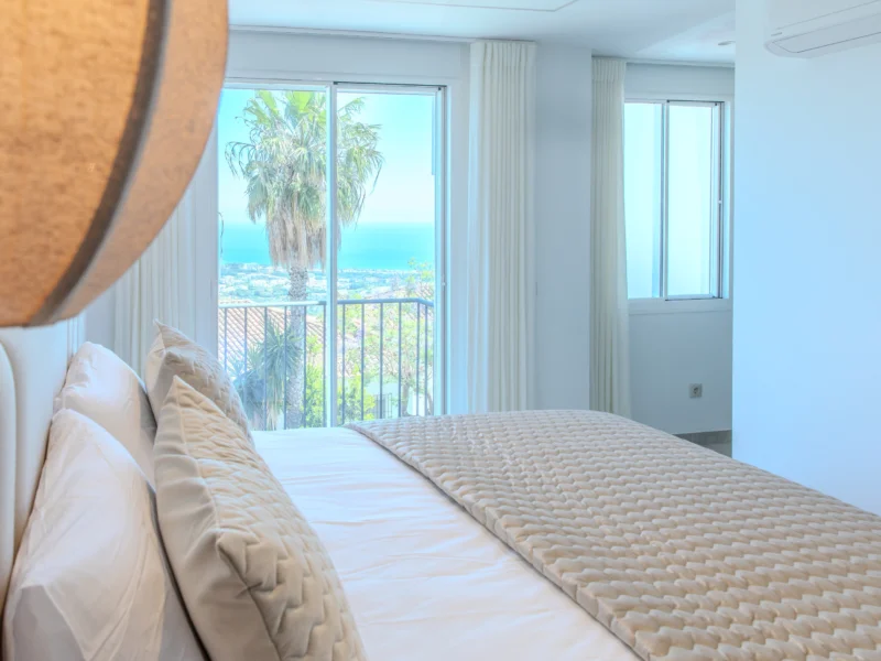 4 Bedroom Private Villa with Terrace for Sale in Marbella