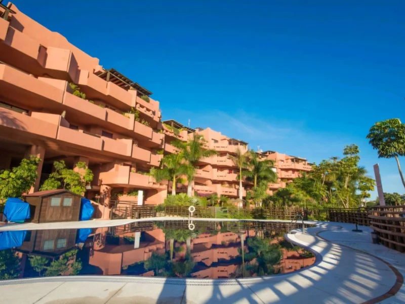 4 Bedroom Apartment with Terrace for Sale in Estepona