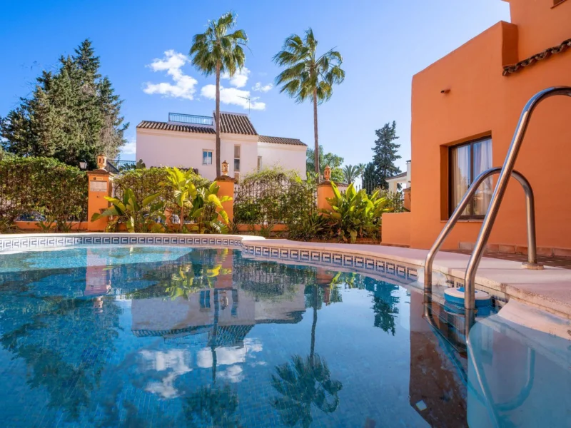 5 Bedroom Apartment for Sale in Nueva Milla de Oro, Estepona