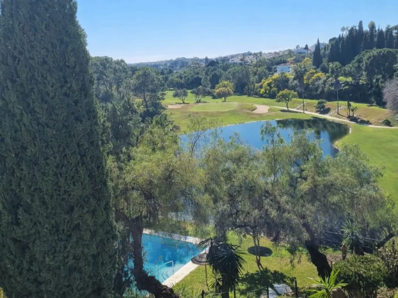 2 Bedroom Apartment with Terrace for Sale in Benahavís