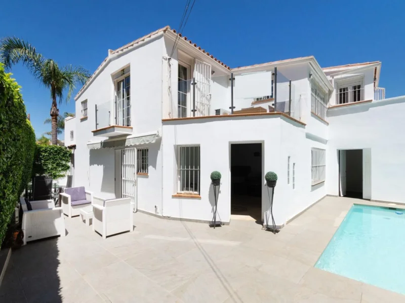 4 Bedroom Private Villa for Sale in San Pedro de Alcántara
