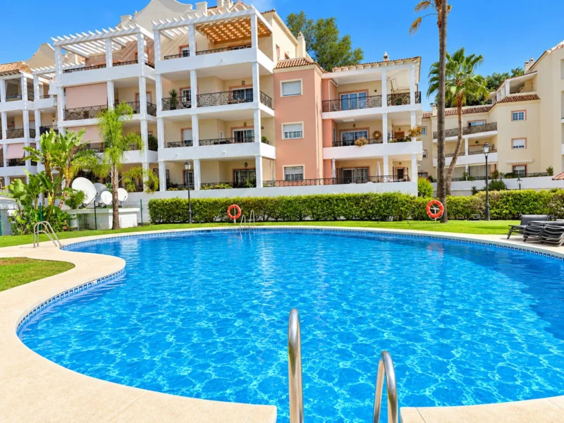 3 Bedroom Apartment with Terrace for Sale in Nueva Andalucía, Marbella