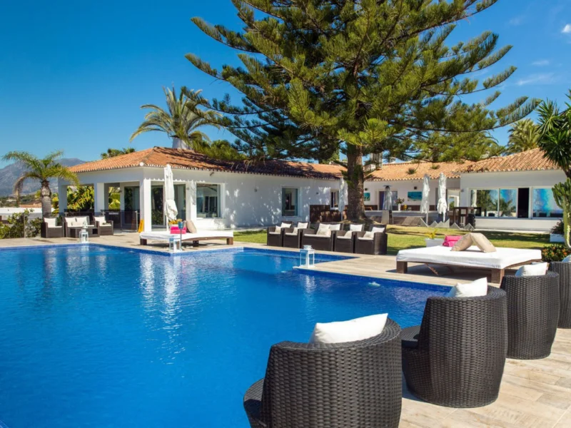 8 Bedroom Private Villa for Sale in Elviria, Marbella