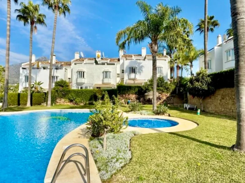 3 Bedroom Private Villa with Terrace for Sale in Milla de Oro, Marbella