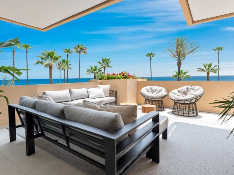 3 Bedroom Apartment with Terrace for Sale in Estepona