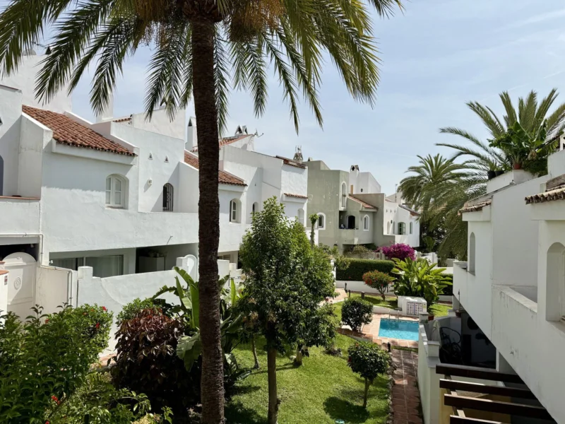 3 Bedroom Private Villa with Terrace for Sale in Nueva Andalucía, Marbella