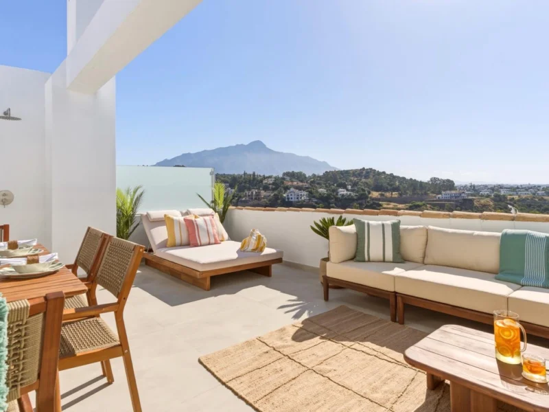 3 Bedroom Private Villa with Terrace for Sale in Benahavís