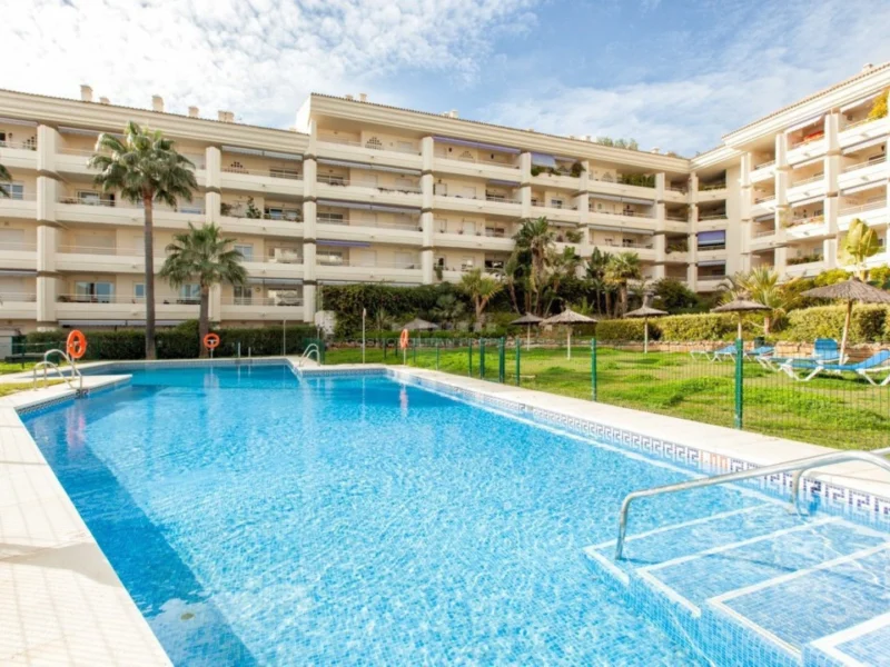 4 Bedroom Apartment with Terrace for Sale in Nagüeles, Marbella