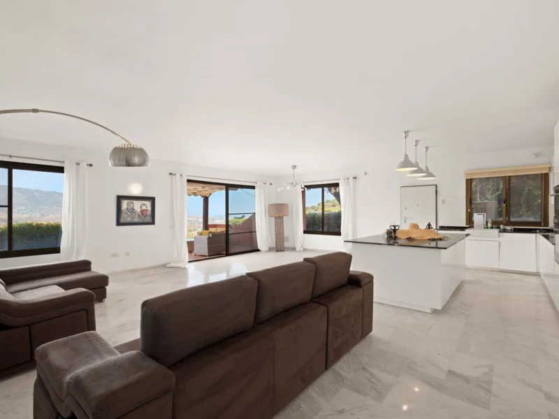 2 Bedroom Apartment for Sale in La Mairena, Marbella