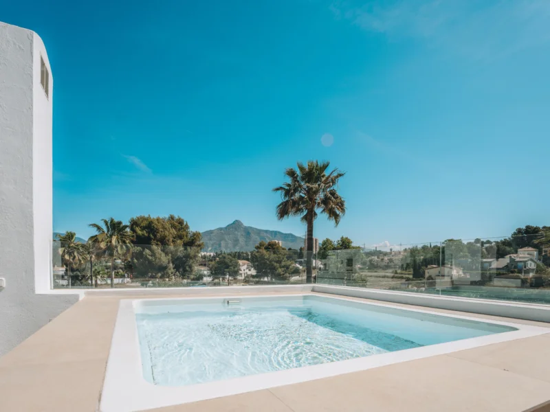 Furnished 4 Bedroom Private Villa for Rent in Nueva Andalucía, Marbella
