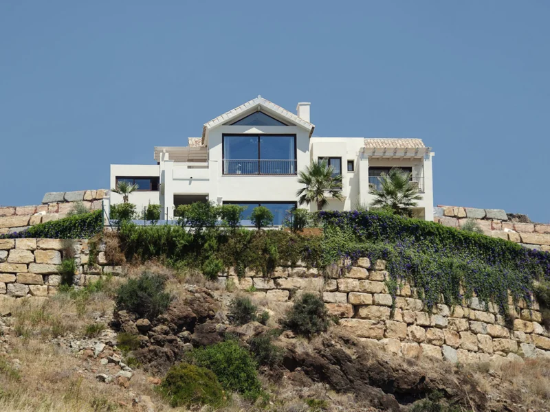5 Bedroom Private Villa with Terrace for Sale in Benahavís