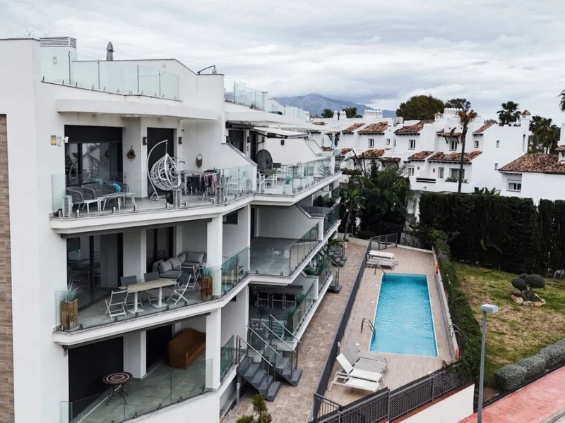 Furnished 2 Bedroom Apartment with Terrace for Rent in Costalita, Cancelada, Estepona
