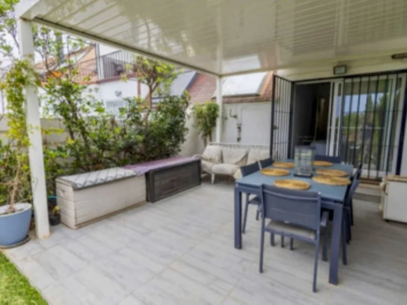 4 Bedroom Private Villa with Terrace for Sale in Estepona