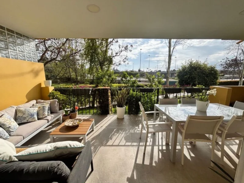 Apartamento de 2 dormitorios con terraza en alquiler en Guadalmina Alta, San Pedro de Alcántara