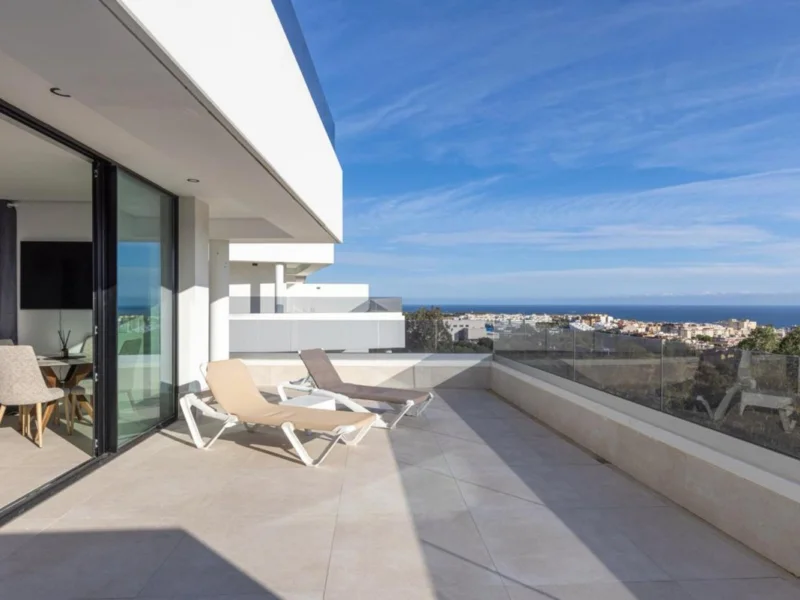 3 Bedroom Apartment with Terrace for Sale in Estepona