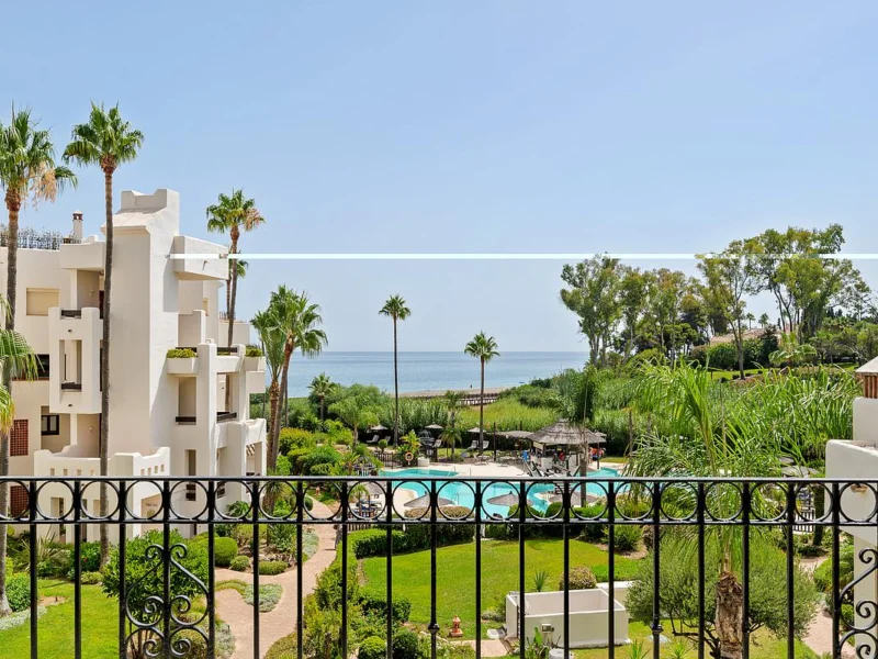 3 Bedroom Apartment with Terrace for Sale in Estepona
