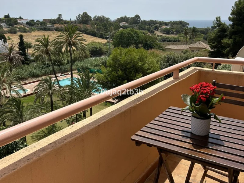1 Bedroom Apartment with Terrace for Sale in Nueva Milla de Oro, Estepona