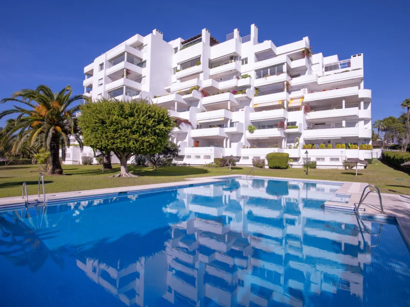2 Bedroom Apartment for Sale in Guadalmina Alta, San Pedro de Alcántara