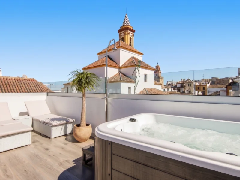 4 Bedroom Private Villa with Terrace for Sale in Estepona