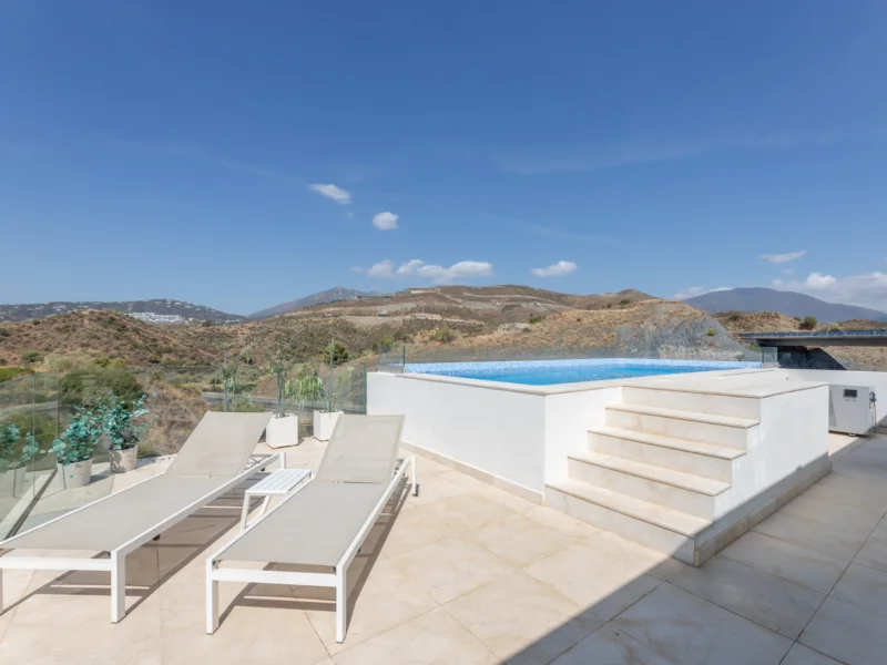 Apartamento de 2 dormitorios en alquiler en Nueva Andalucía, Marbella