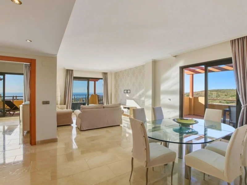 2 Bedroom Apartment for Sale in Benahavís