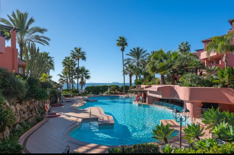 3 Bedroom Apartment with Terrace for Sale in Estepona