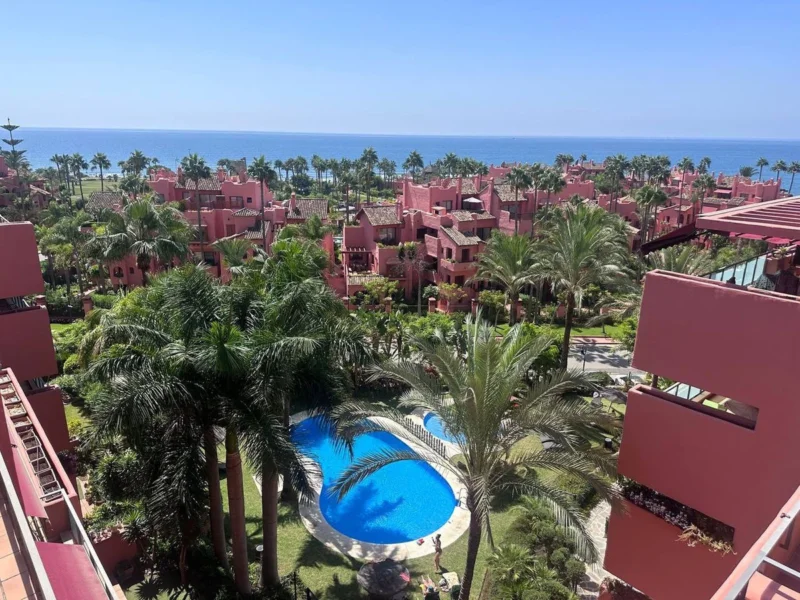 3 Bedroom Apartment with Terrace for Sale in Estepona