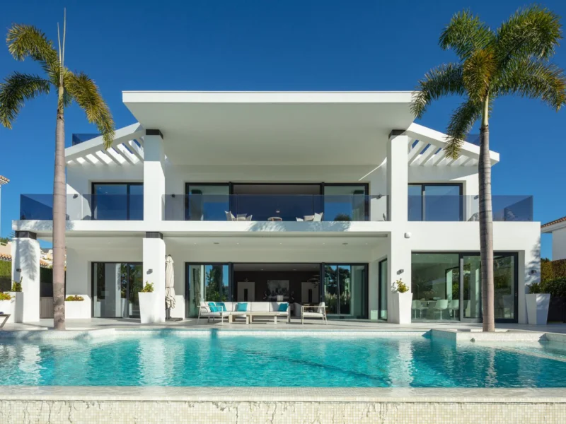 5 Bedroom Private Villa for Sale in Nueva Andalucía, Marbella