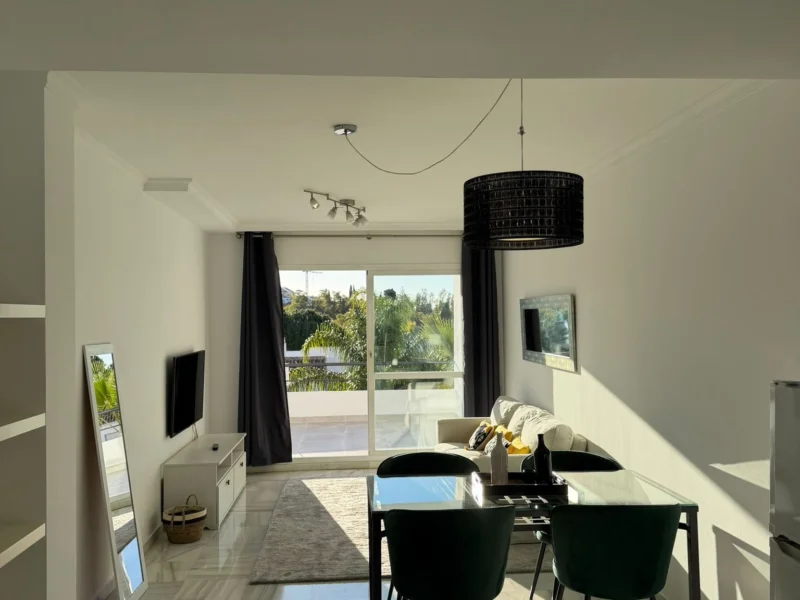 Apartamento amueblado de 2 dormitorios en alquiler en Señorio de Gonzaga, Nueva Andalucía, Marbella