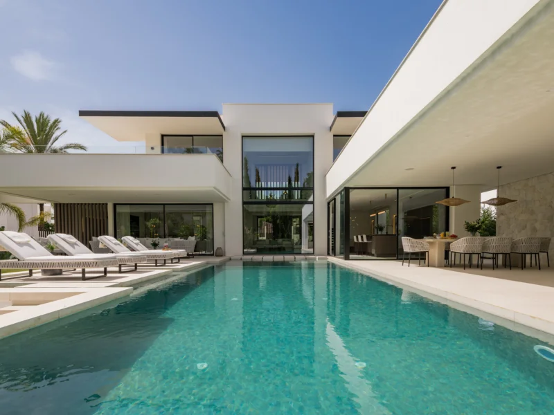 5 Bedroom Private Villa for Sale in Las Brisas, Nueva Andalucía, Marbella