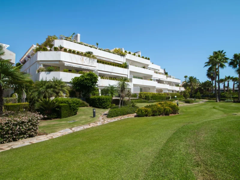 4 Bedroom Apartment for Sale in Nueva Andalucía, Marbella