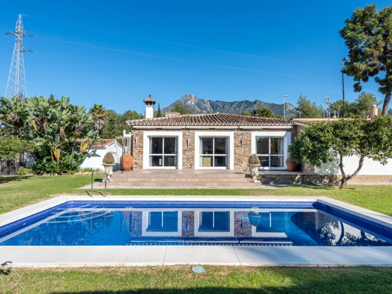 3 Bedroom Private Villa for Sale in La Carolina, Milla de Oro, Marbella