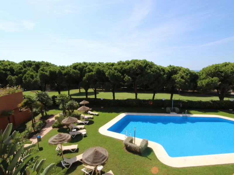 2 Bedroom Apartment with Terrace for Sale in Cabopino, Marbella