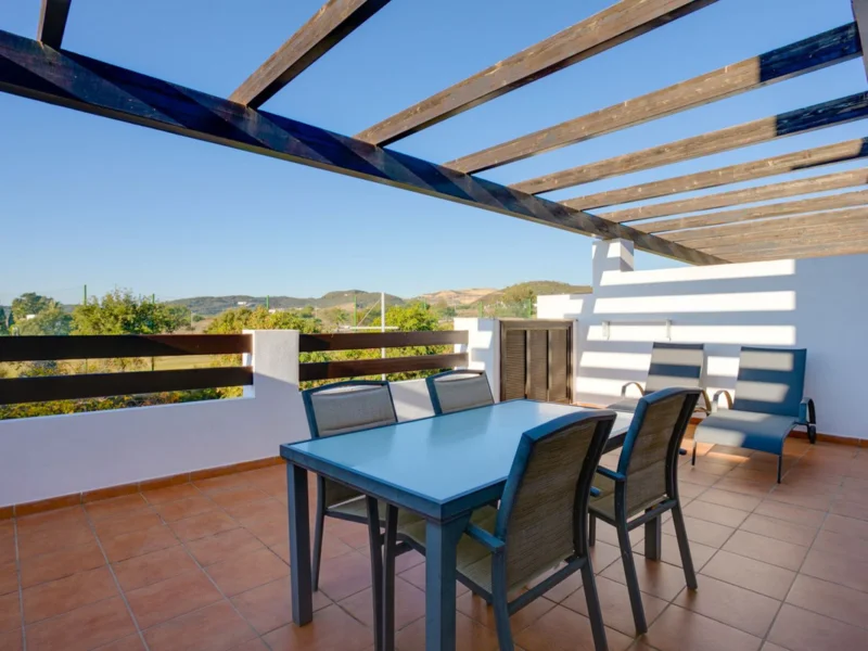 2 Bedroom Apartment with Terrace for Sale in Estepona