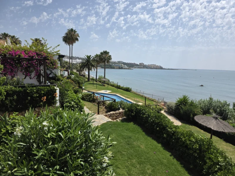 3 Bedroom Private Villa with Terrace for Sale in Nueva Milla de Oro, Estepona