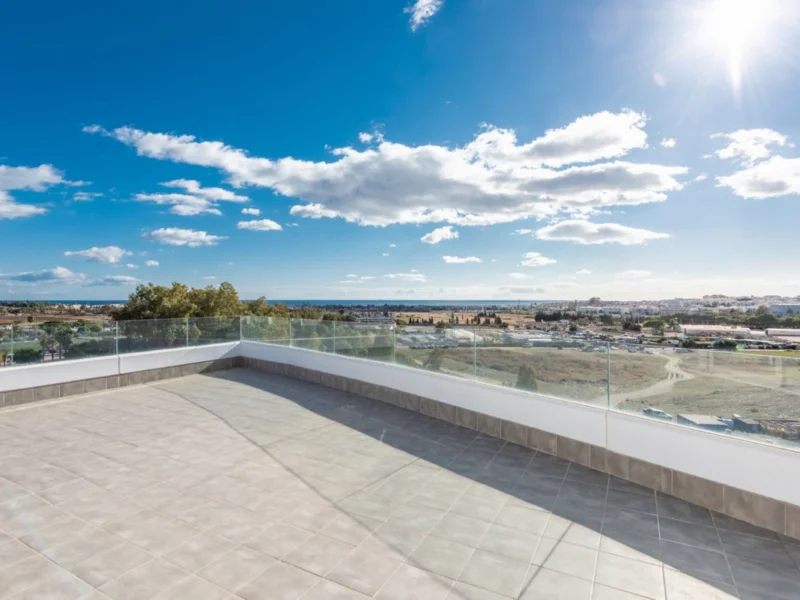 3 Bedroom Apartment with Terrace for Sale in Nueva Andalucía, Marbella