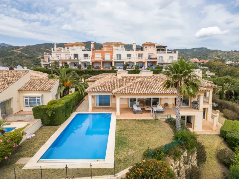 7 Bedroom Private Villa for Sale in Elviria, Marbella