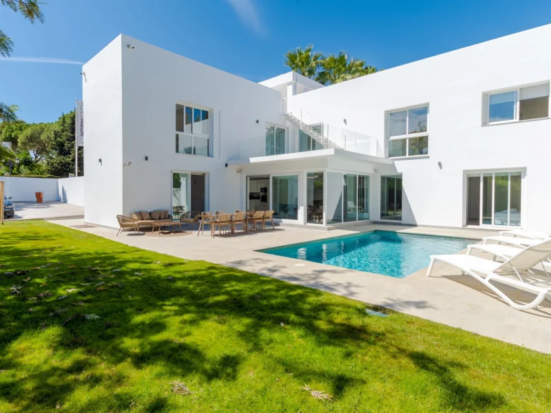 6 Bedroom Private Villa for Sale in Nueva Andalucía, Marbella
