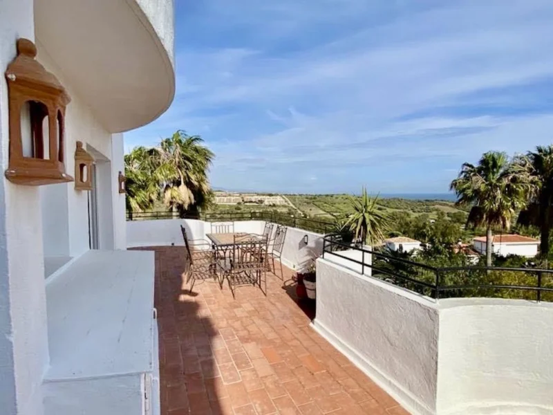 1 Bedroom Apartment with Terrace for Sale in Estepona