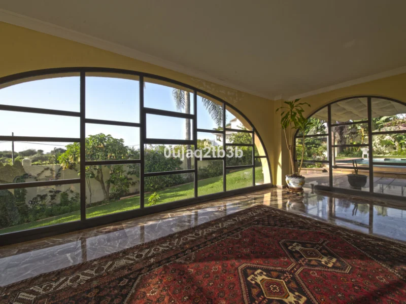 5 Bedroom Private Villa with Terrace for Sale in Nueva Milla de Oro, Estepona