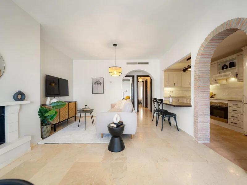 Furnished 2 Bedroom Apartment for Rent in Los Pinos de Aloha, Nueva Andalucía, Marbella
