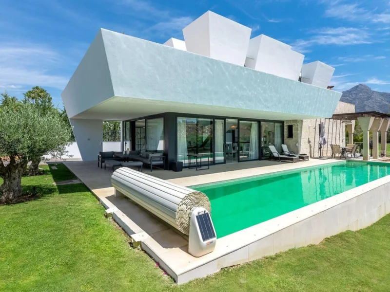 5 Bedroom Private Villa for Sale in Nueva Andalucía, Marbella