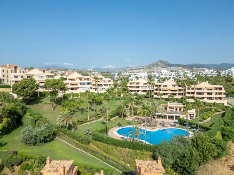 2 Bedroom Apartment for Sale in Las Lomas del Conde Luque, Benahavís Pueblo