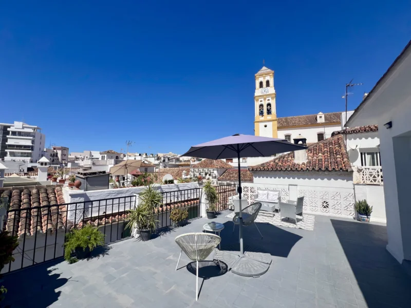 7 Bedroom Private Villa with Terrace for Sale in Marbella Centro