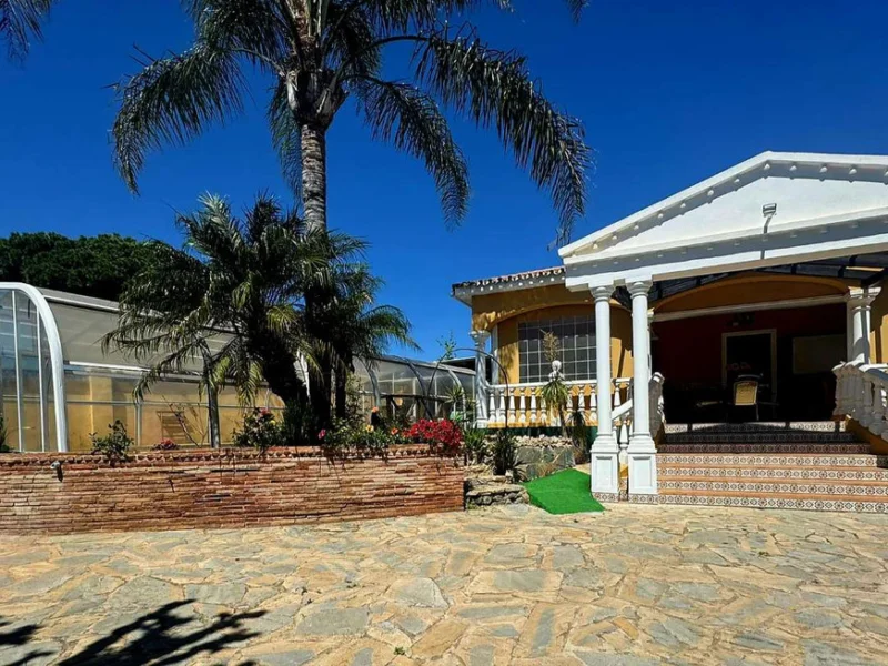 4 Bedroom Private Villa for Sale in Marbella