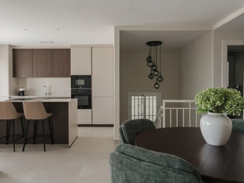 3 Bedroom Apartment with Terrace for Sale in Los Almendros, Benahavís